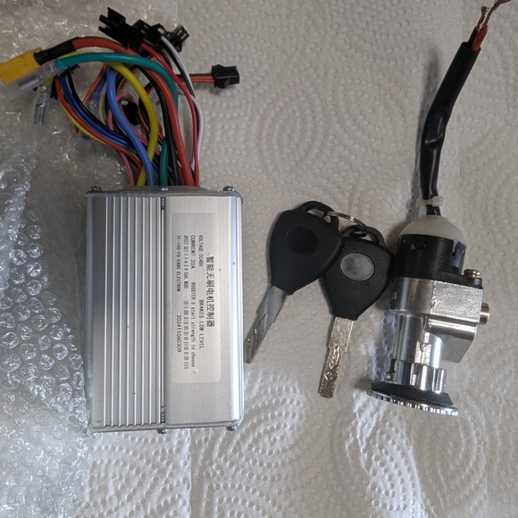 Silver Electronic Control Module with Keys - Picture 3 of 4